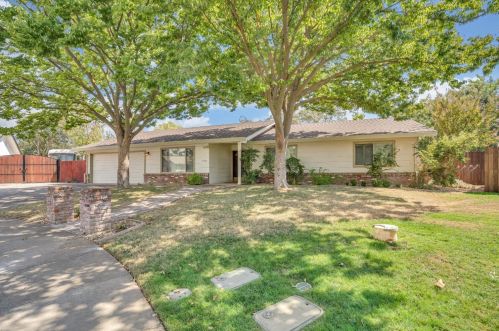 8780 Sapphire Ct, Elk Grove, CA 95624-2224