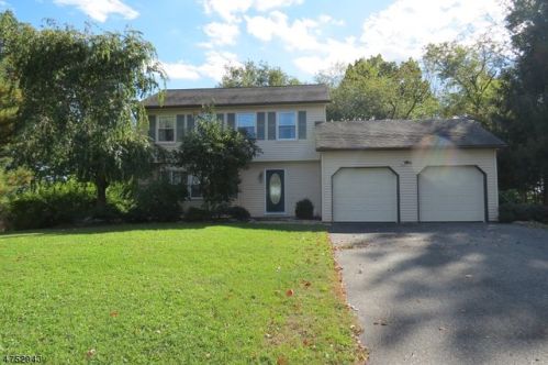 10 Coventry Cir, Flemington, NJ 08822-1825