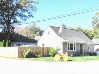 21 Macarthur Dr, Smithfield, RI 02917-1730