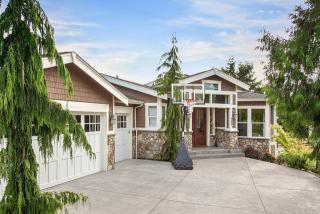 727 14th Ave, Kirkland, WA 98033-4827