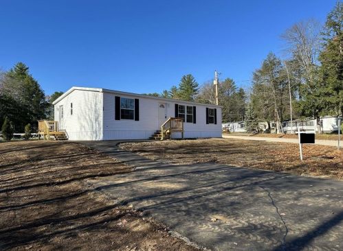 20 Willow St, Tilton, NH 03276-5720