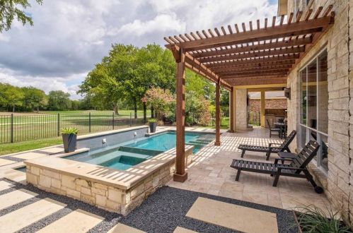 7904 Crandall Rd, Austin TX  78739-1910 exterior