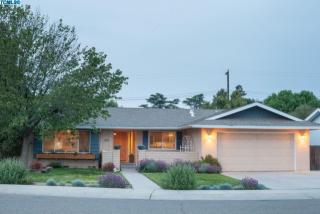 1310 Chatham St, Visalia, CA 93277-4052