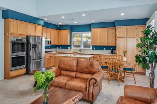 1911 Goodwin Dr, Vista CA  92084-2590 exterior