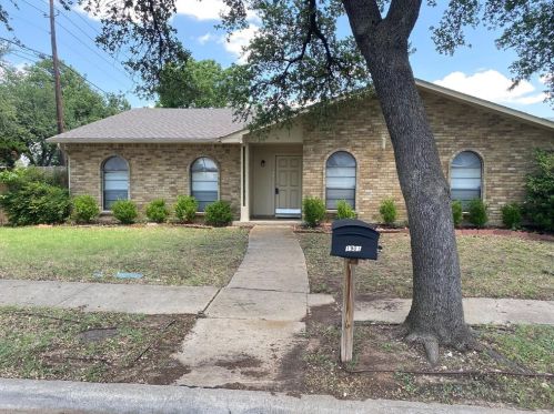 1901 White Rose Ln, Carrollton TX  75007-3121 exterior