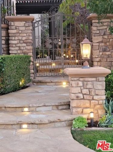 42 Gray Dove, Irvine, CA 92618-8811