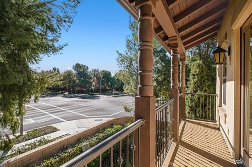 210 Kempton, Irvine CA  92620-2154 exterior