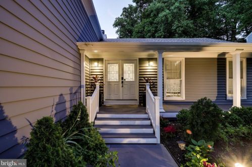 6309 Capella Ave, Springfield VA  22015-3220 exterior