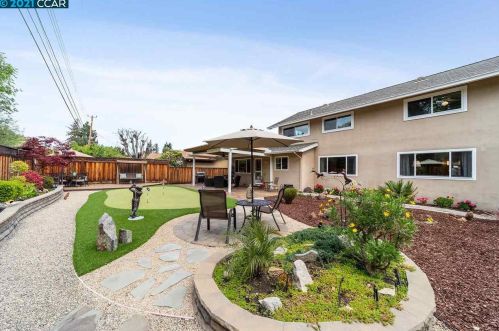 907 Hastings Dr, Concord CA  94518-3821 exterior