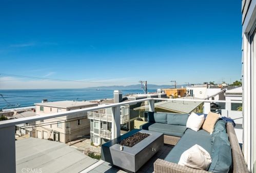 324 31st St, Manhattan Beach, CA 90266-3973