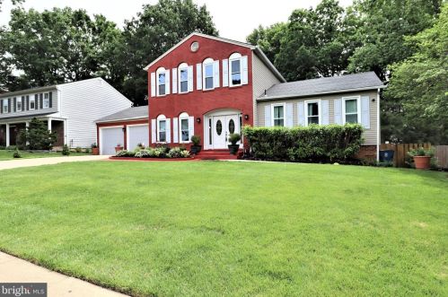 8005 Lake Pleasant Dr, Springfield VA  22153-3005 exterior