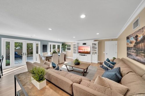 8588 Trinity River Cir, Santa Ana CA 92708-5535 exterior