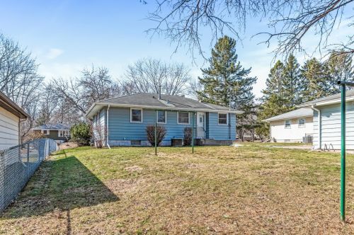 261 Gresham Ave, Saint Paul MN  55128-3916 exterior