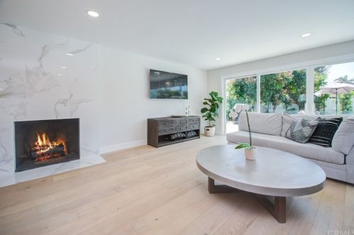 6372 Heil Ave, Huntington Beach CA  92647-4232 exterior