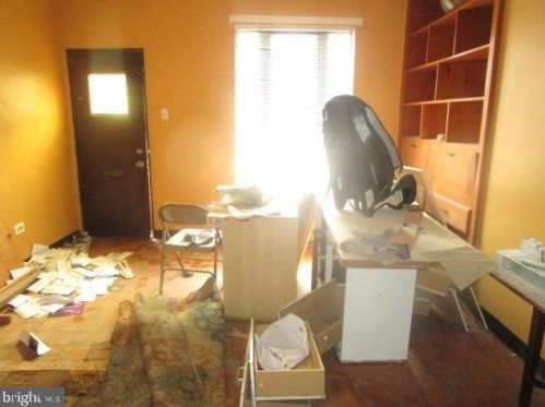 2051 Mercy St, Philadelphia, PA 19145-2806