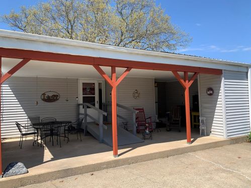 806 Pirkey Ave, Canton, MO 63435-1518