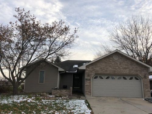 8420 Main St, Hillcrest, IL 61068-9337