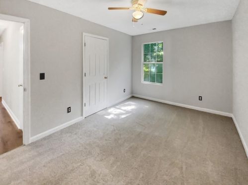 6762 Hiddenlake Dr, Rex GA 30273-2109 exterior