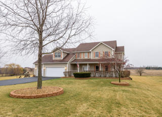 38 Red Hawk Dr, Oswego, IL 60543-9413