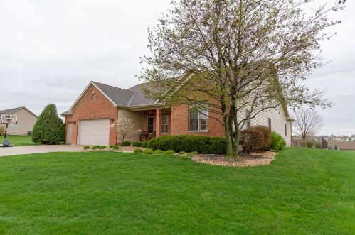 1613 Parkside Dr, Sycamore IL  60178-3313 exterior