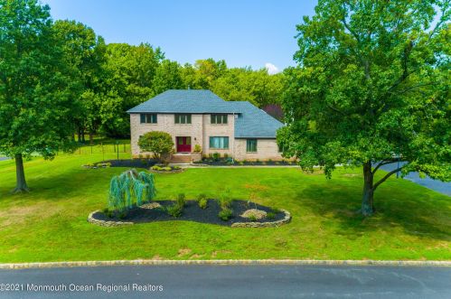 18 Windswept Rd, Holmdel Village, NJ 07733-1145