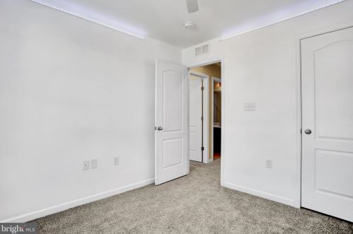 378 Rumbling Rock Rd, Hedgesville, WV 25427-4432