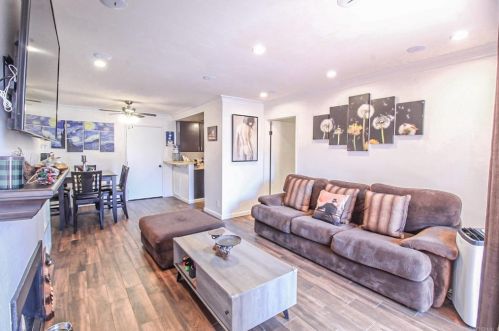 6903 Quail Pl, Carlsbad, CA 92009-4122