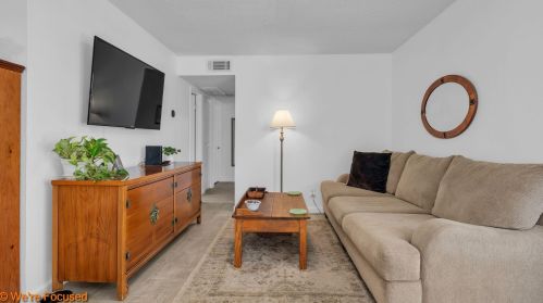 1310 Sunflower Cir, Palm Springs, CA 92262-9706