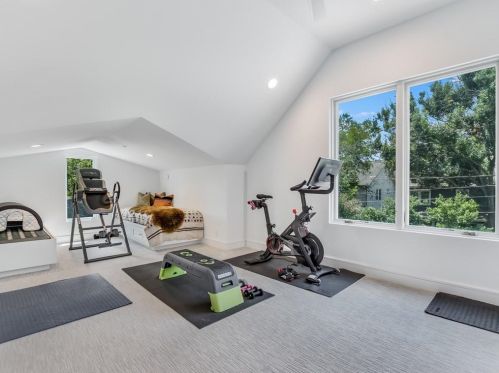 2009 Bowman Ave, Austin TX  78703-2303 exterior