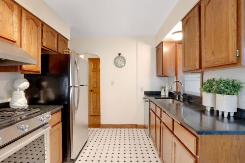 879 Hoyt Ave, Saint Paul MN  55106-1042 exterior