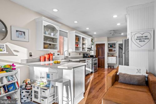 24 Evergreen Ln, Tavistock NJ  08033-1202 exterior