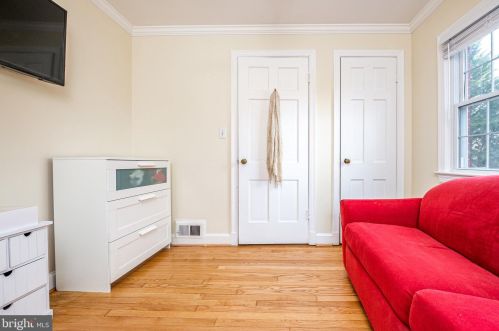 9408 Colesville Rd, Silver Spring MD 20901-4820 exterior