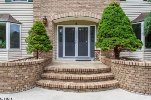 18 Sunderland Rd, Parsippany, NJ 07834-2438
