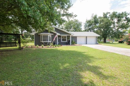 288 Mallard Pointe Dr, Woodbine, GA 31569-3718