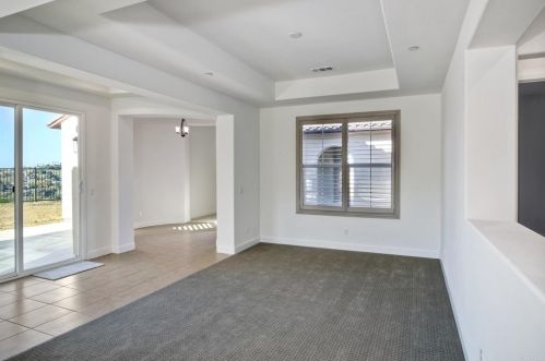 1833 Sugarbush Dr, Vista CA 92084 exterior