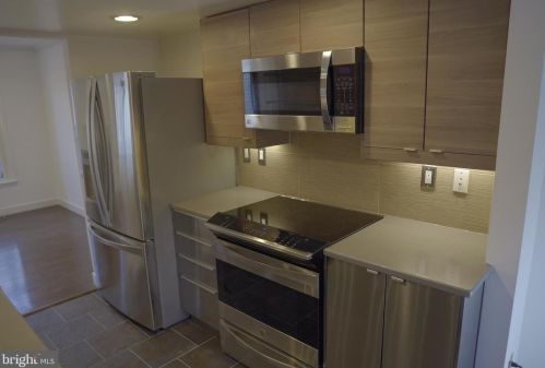 9013 Armendown Dr, Springfield VA  22152-2137 exterior