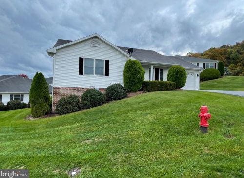 73 Garden Dr, Berkeley Springs WV  25411-4206 exterior