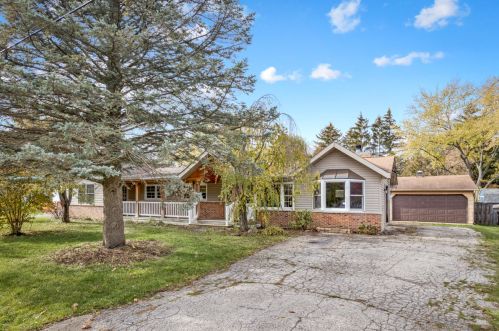 23076 Richards Ct, Half Day, IL 60069-2802