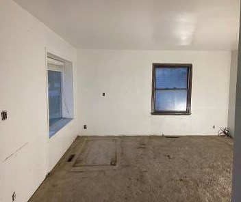 8 Briarwood Dr, Streamwood, IL 60107-1602