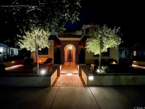 1814 Main St, Huntington Beach CA  92648-2725 exterior