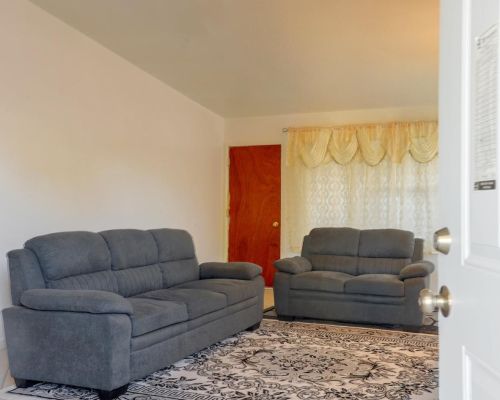 1616 Michigan Ave, Palo Alto, CA 94303-1140