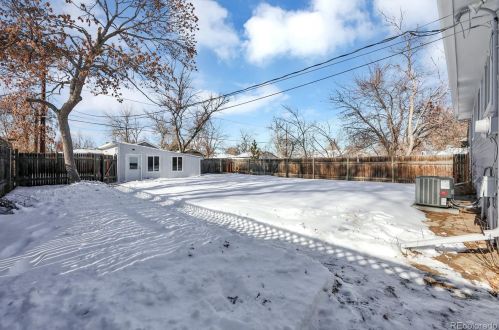 4369 Logan St, Englewood CO  80113-5820 exterior