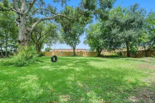 1741 Hialeah, Taylor Lake Village TX 77586-2938 exterior