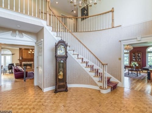 4 Ryan Ct, Chester, NJ 07930-3002