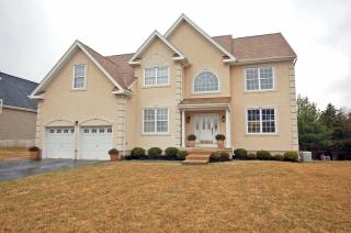 64 Treetops Cir, Princeton, NJ 08540-8581