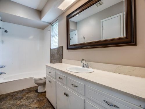 9733 Estate Ln, Dallas TX  75238-1849 exterior