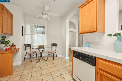 373 Bartlett Ln, Vacaville, CA 95687-3128