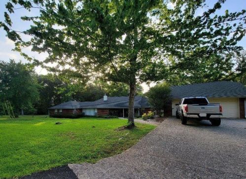 5883 Cape Dr, Chandler, TX 75758-4906