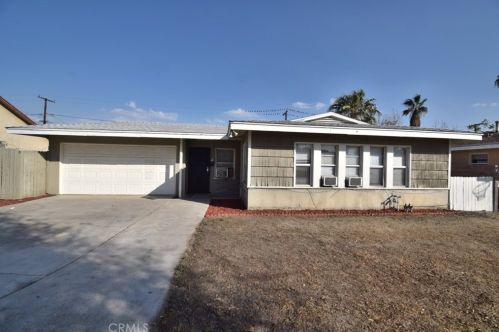 1422 10th St, Colton, CA 92324-2404