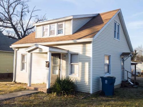 102 Norris St, Anna, IL 62906-1021